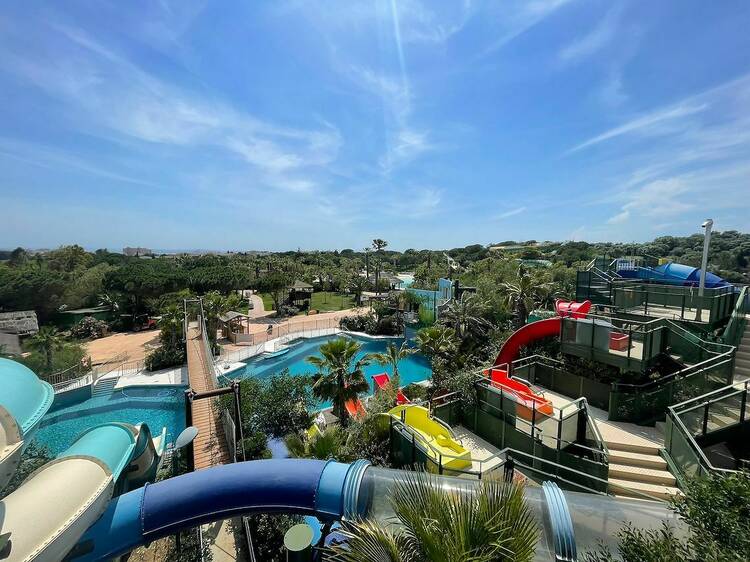 Tirarse a la piscina en Aquabrava