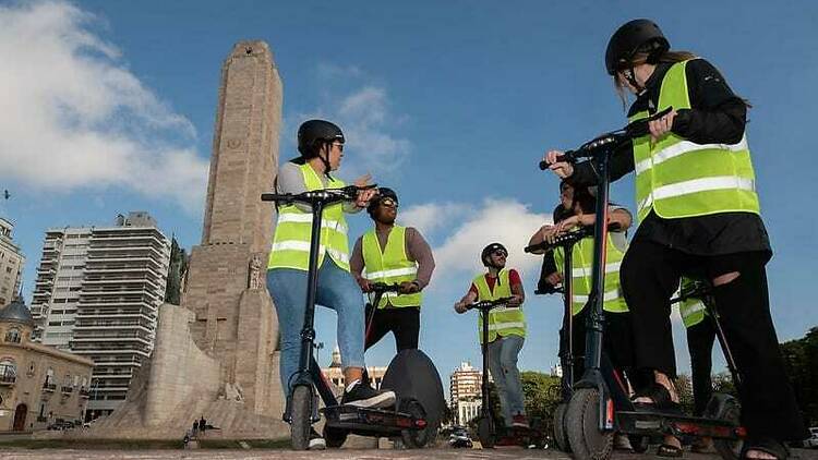 Recorrer la ciudad en monopatín