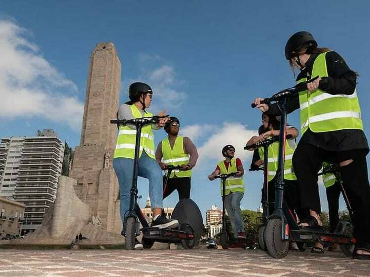 Recorrer la ciudad en monopatín