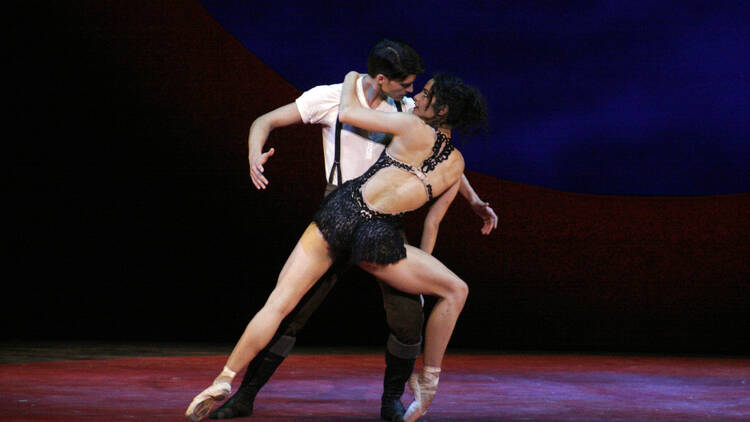 Two dancers performing Carmen by Acosta Danza