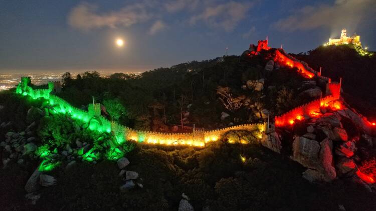 Castelo dos Mouros iluminado para o Euro 2024