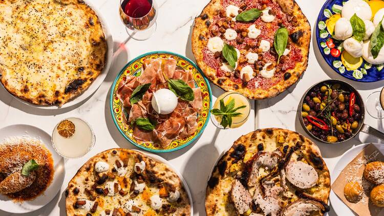 Pizzas and snacks at 170 Grammi