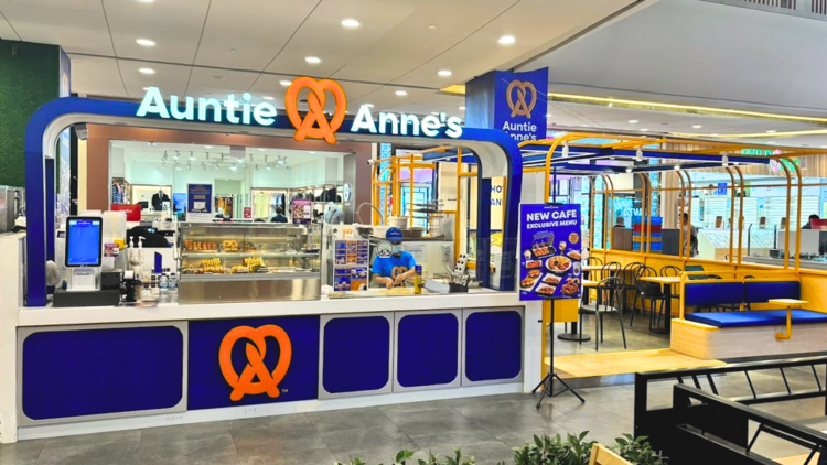 Auntie Anne's Café