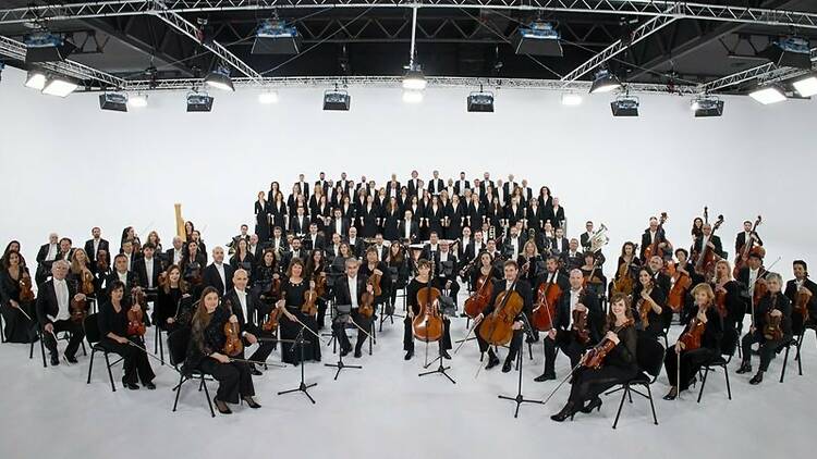 Orquesta y Coro de RTVE. 