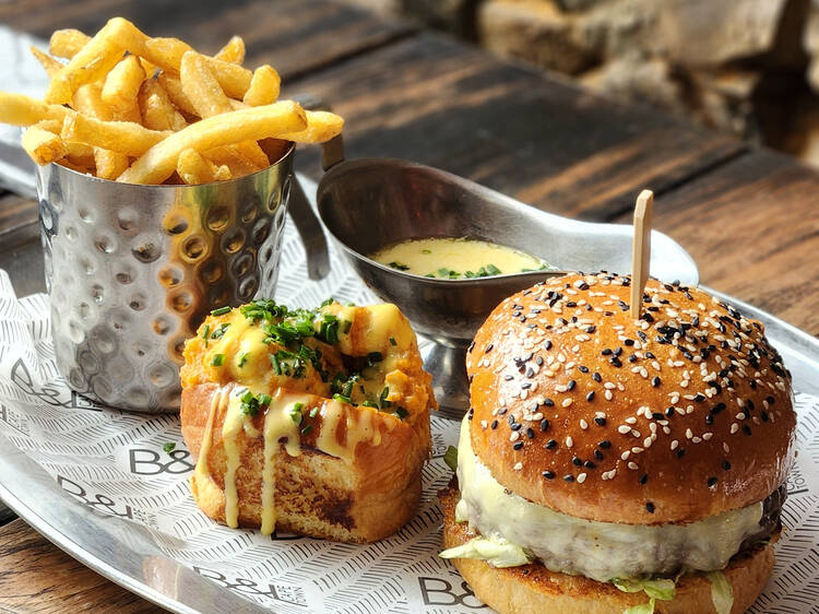 Burger & Lobster