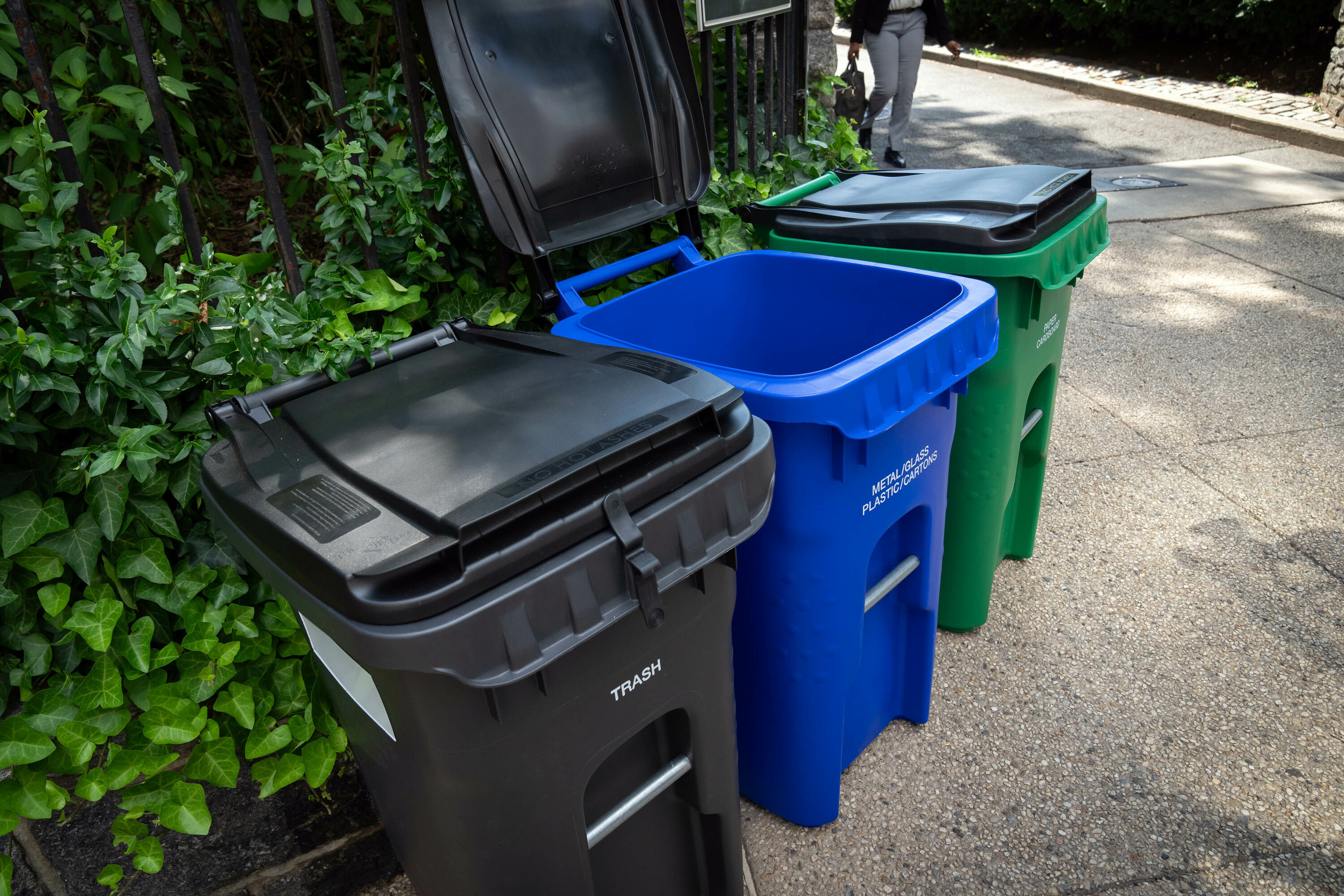 Ladies and gentlemen, behold NYC’s first official trash bin!