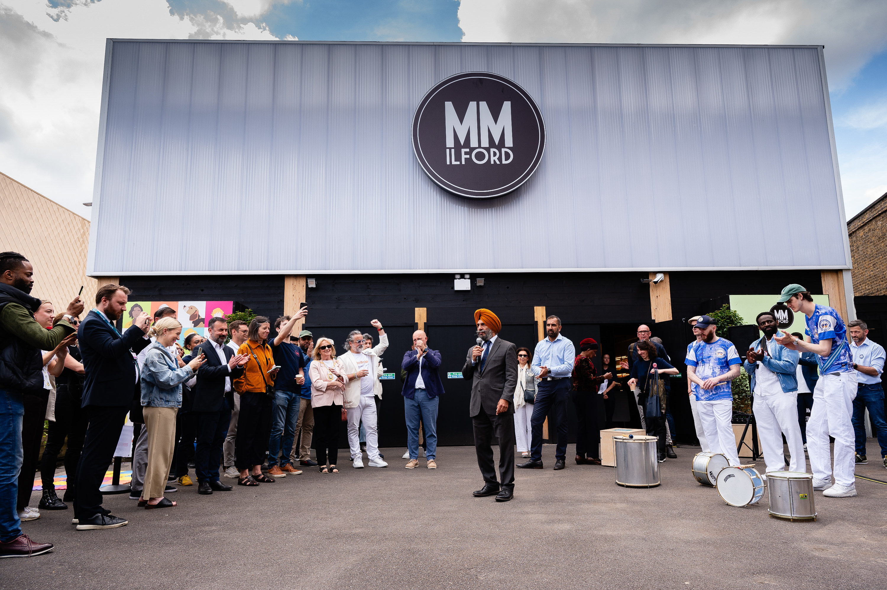 Mayor of Redbridge speaks to visitors outside of Mercato Metropolitano