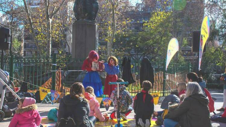 actividad para las infancias en las plazas de Buenos Aires