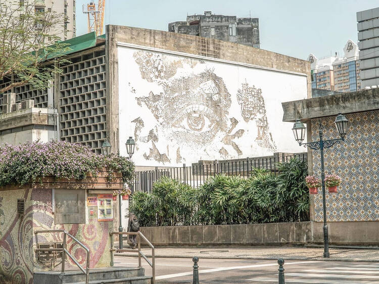 Street art by Vhils in Macau