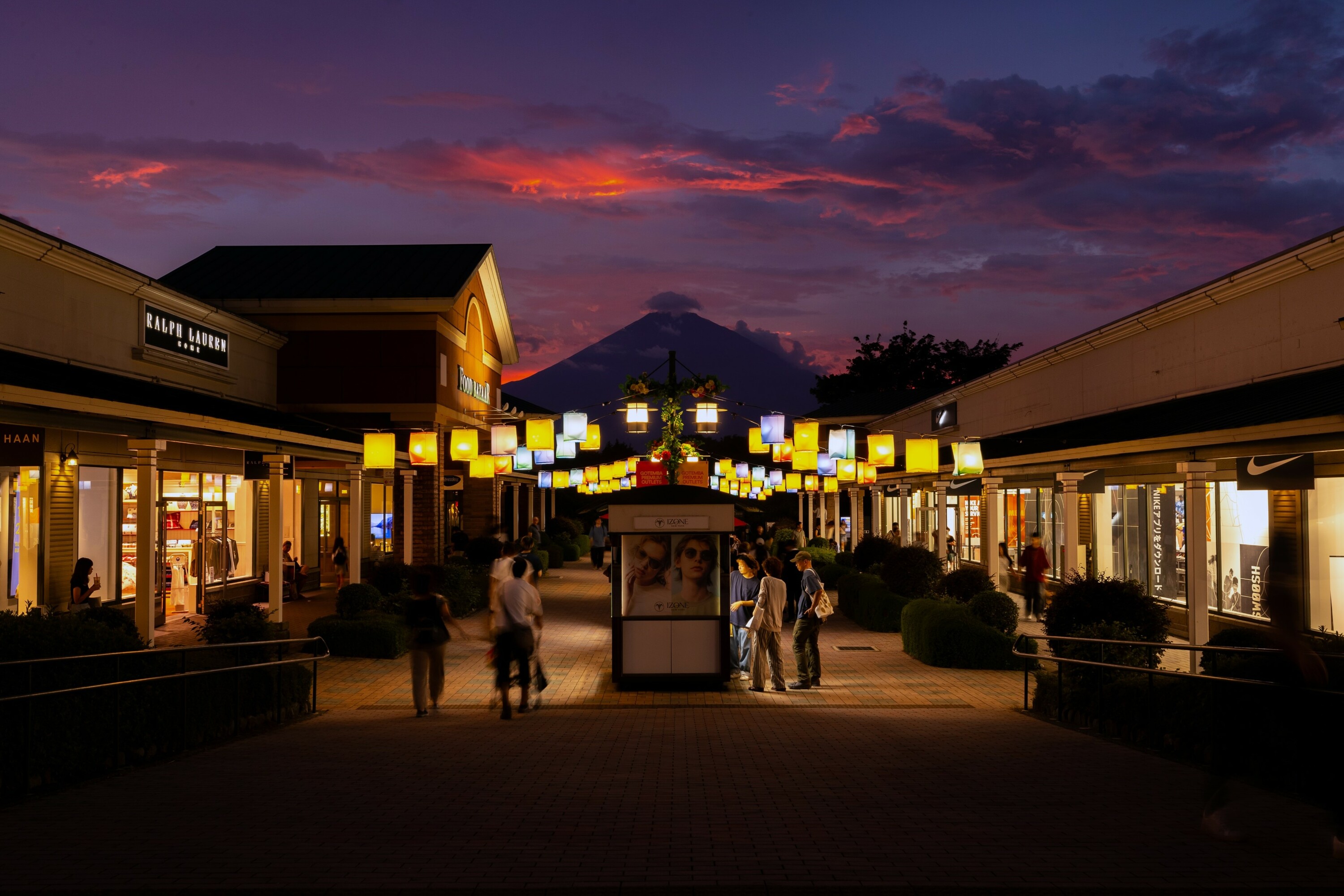 There are weekly fireworks at Gotemba Premium Outlets this summer