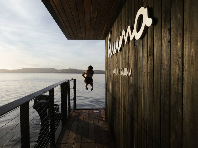 Unwind on Australia’s first fully mobile sauna pontoon boat, TAS