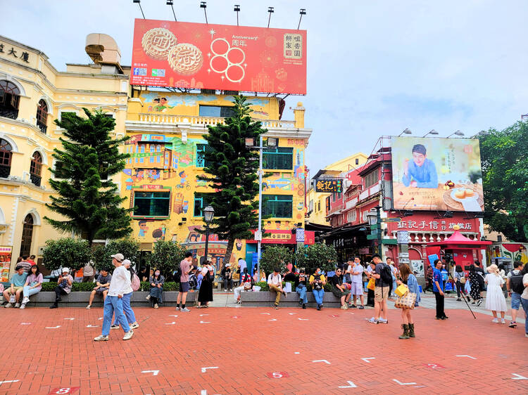 Stroll through the alleys of Taipa Village