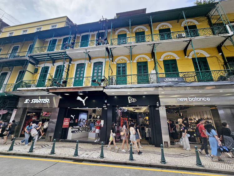 Shop around Senado Square