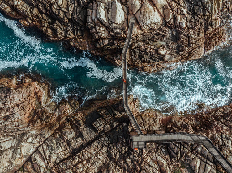 Walk across Canal Rocks