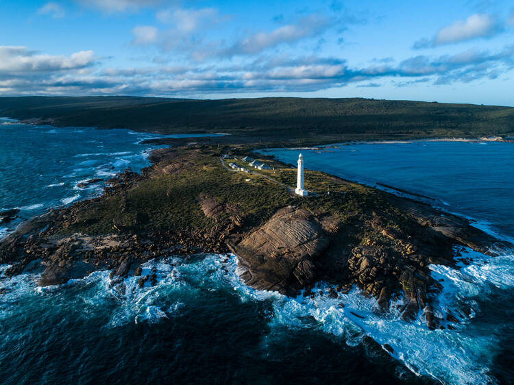 Spot whales at Cape Leeuwin Lighthouse