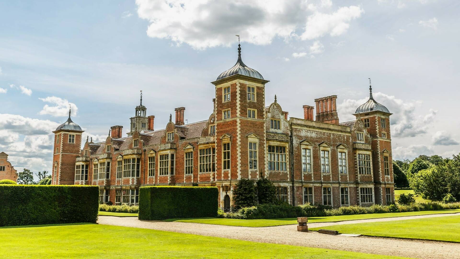 10 Most Haunted Places In the UK For Ghost Lovers