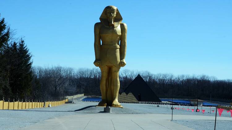 See the Great Pyramids without leaving Illinois