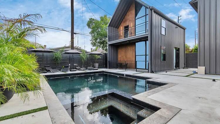 The poolside loft in Greater Third Ward