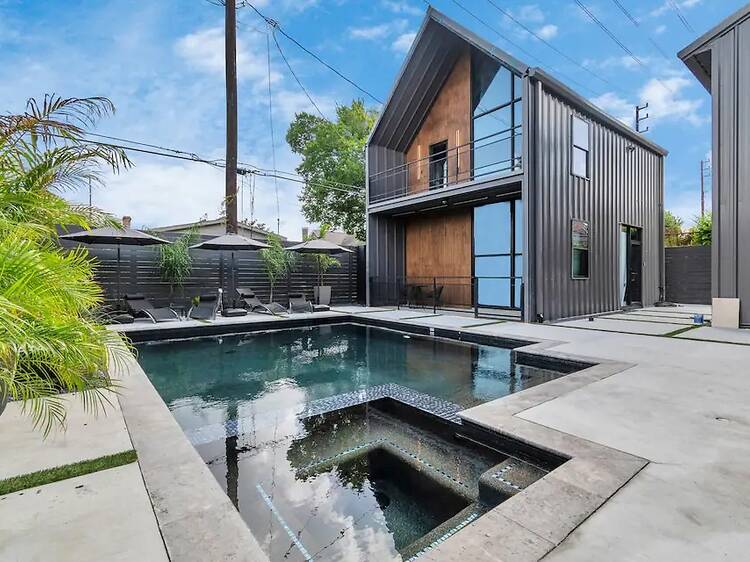 The poolside loft in Greater Third Ward