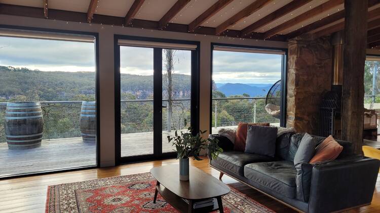 A loungeroom that looks out over the Blue Mountains