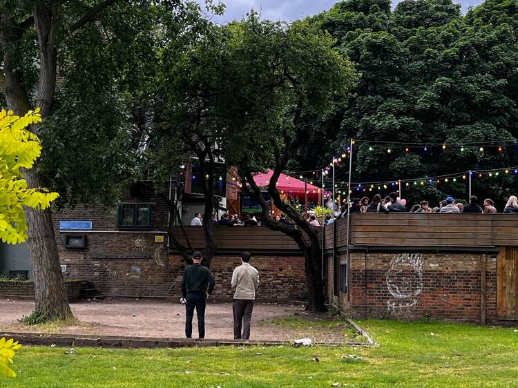 Play pétanque at Pub on the Park