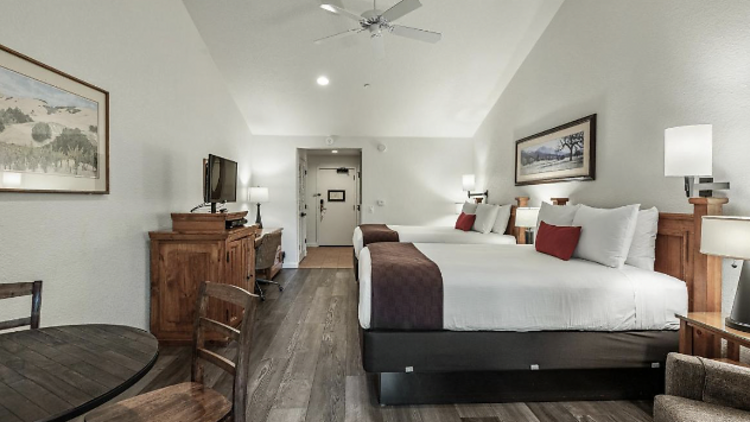 El Pueblo Inn