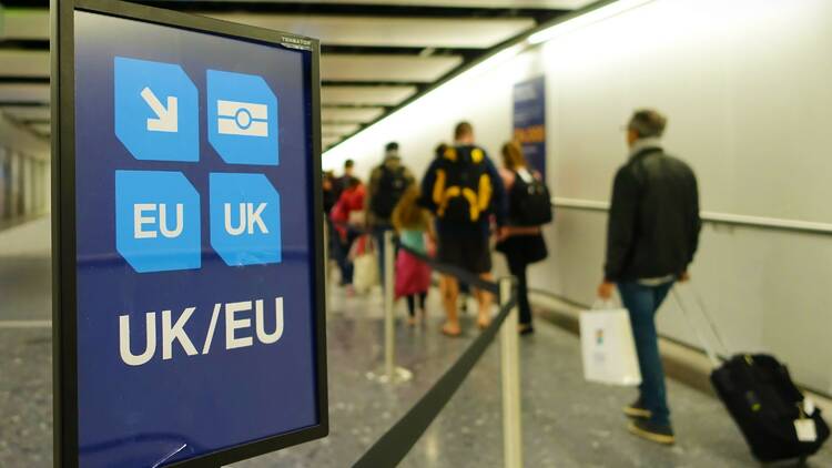 UK/EU passports sign at a UK airport