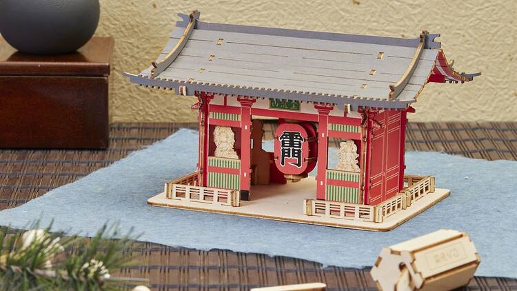 Kaminarimon wooden puzzle