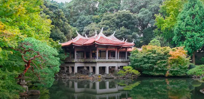 Shinjuku Gyo-en Gardens in Tokyo