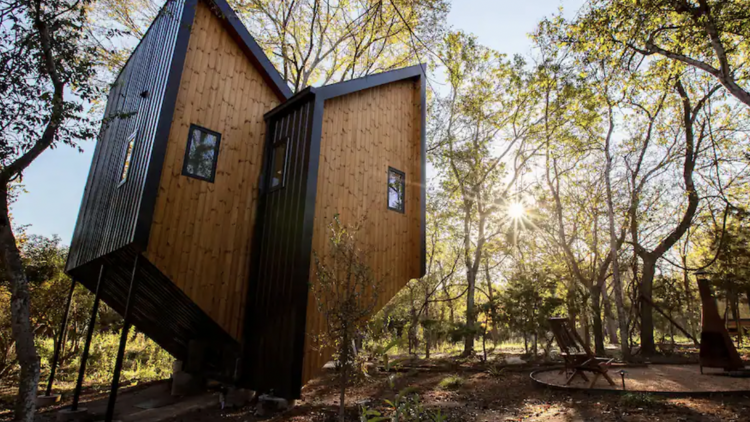 The treehouse with the forest pool in Fredericksburg