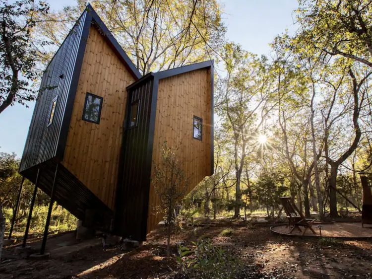 The treehouse with the forest pool in Fredericksburg