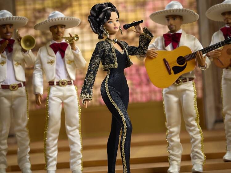 Barbie de Juan Gabriel con mariachis de fondo