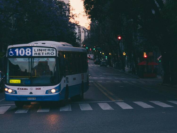 10 Bus lines in Buenos Aires to explore the city in depth