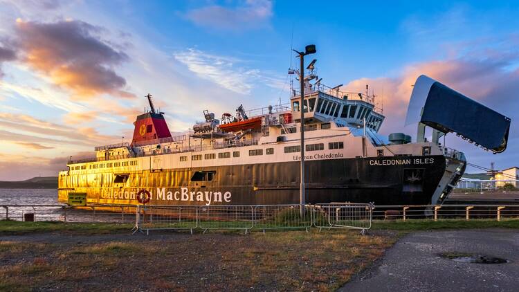 Calmac ferry in the sun