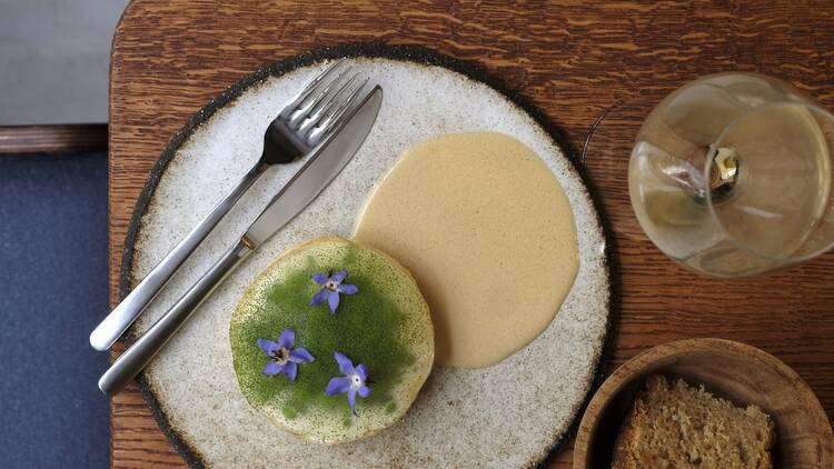 Assiette sur table