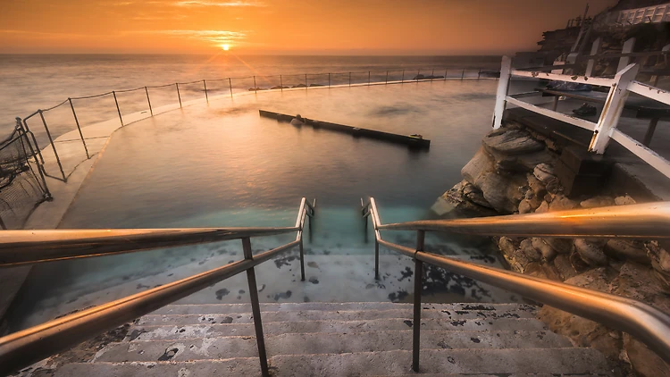 Bơi đón bình minh tại bể bơi biển Bronte Baths - Sunrise Swim at Bronte Baths