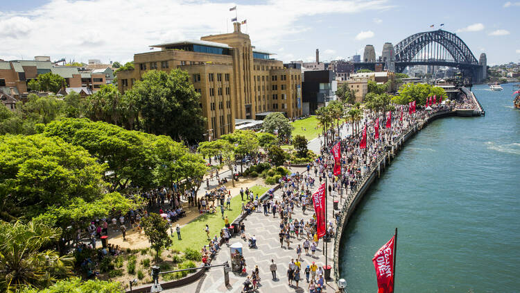 Crowds along Sydney foreshore 