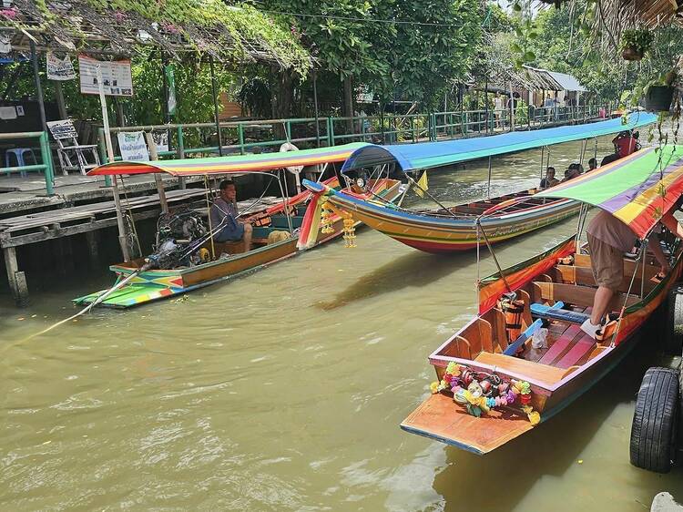 Visit Bangkok’s lesser-known floating market