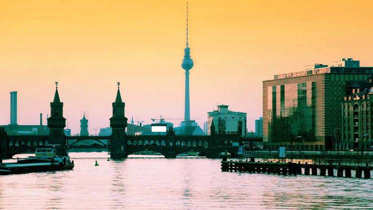 berlin oberbaumbrucke with tv tower at sunset