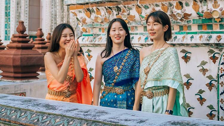 Wear traditional Thai outfits at Wat Arun all for the gram