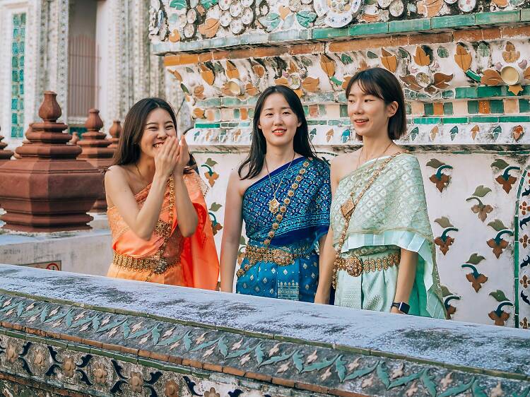 Wear traditional Thai outfits at Wat Arun all for the gram