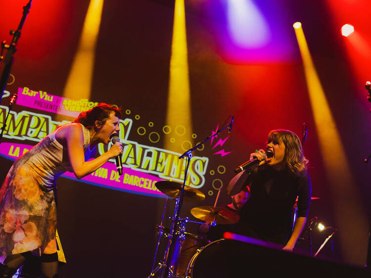 Elisabet Casanovas y Laia Manzanares estrenan en directo Grupis, su nuevo grupo de rock