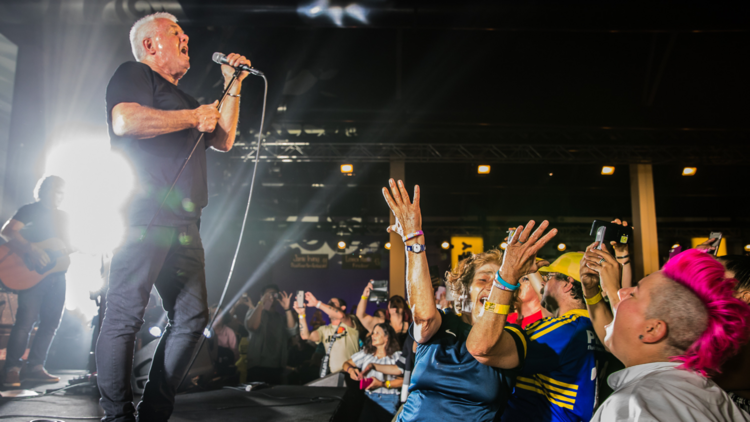 Daryl Braithwaite performing to crowd