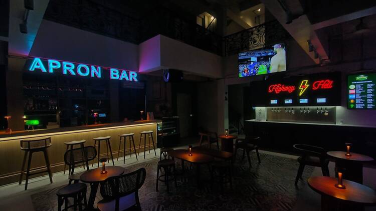 Apron Bar1