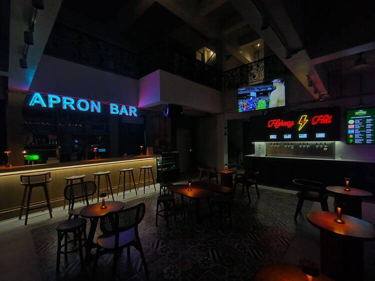 Apron Bar