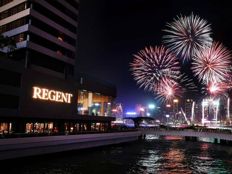 香港麗晶酒店港畔餐廳：沉浸式自助晚餐