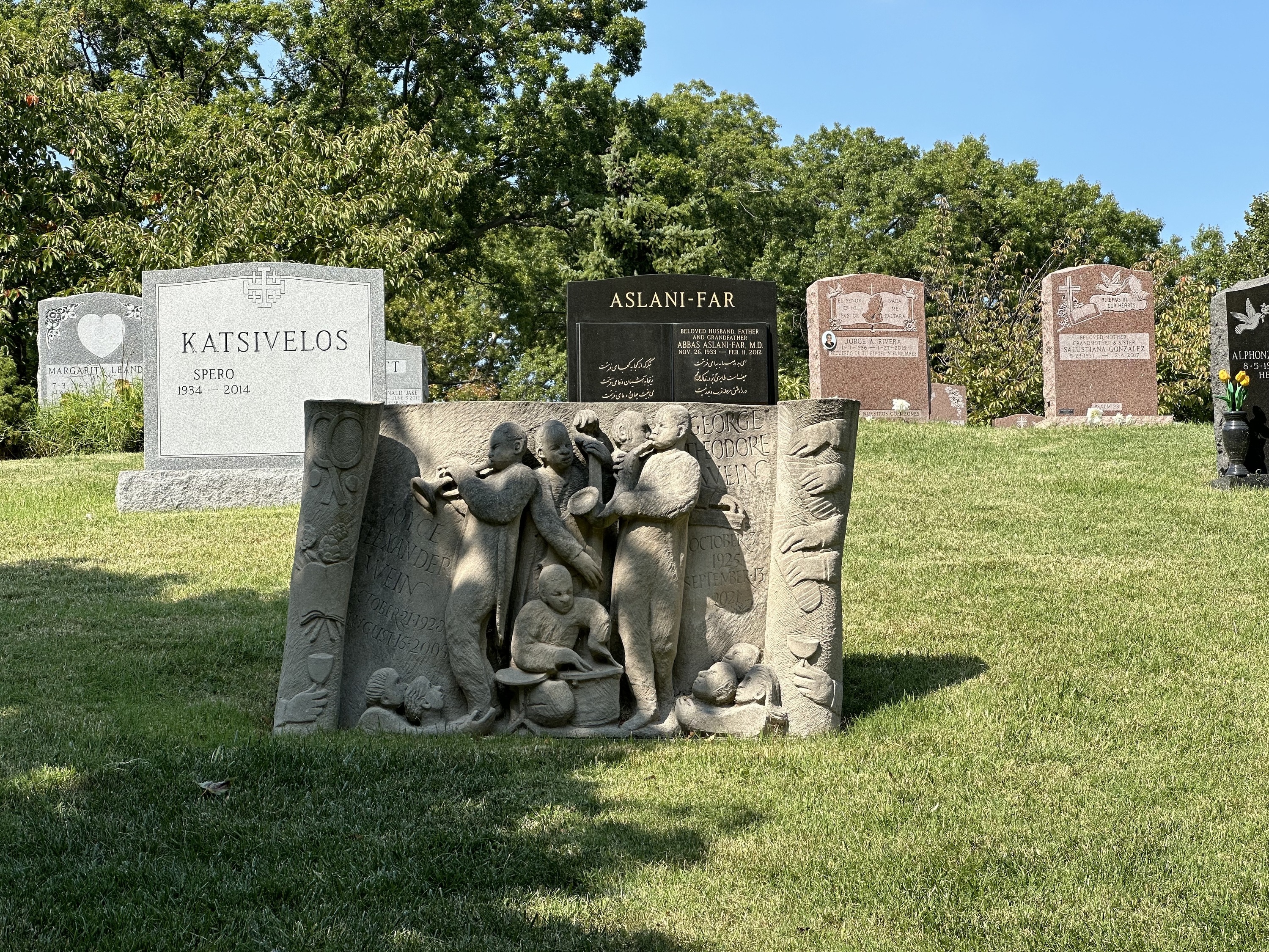 A gravestone with sculptures of musicians.