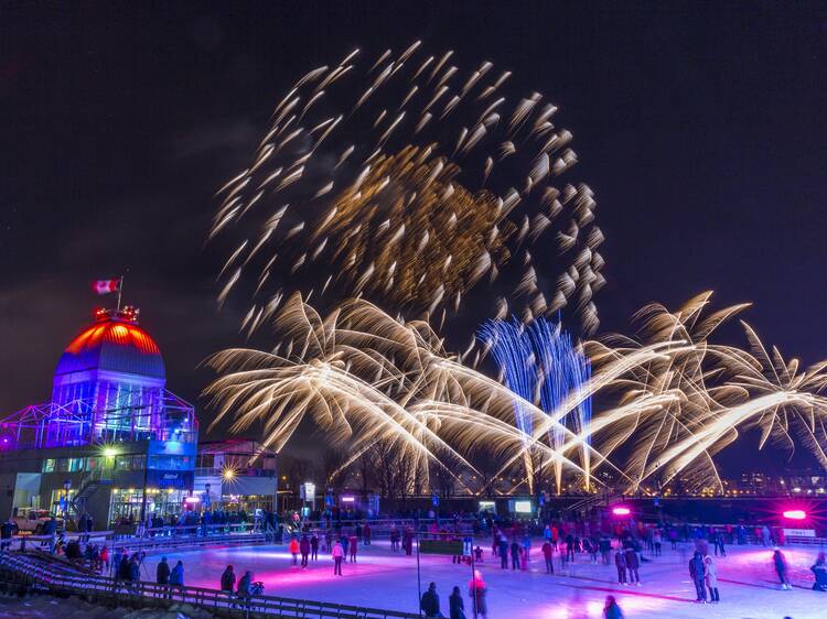 Un spectaculaire feu d'artifice juste après le décompte du Nouvel An revient à Montréal