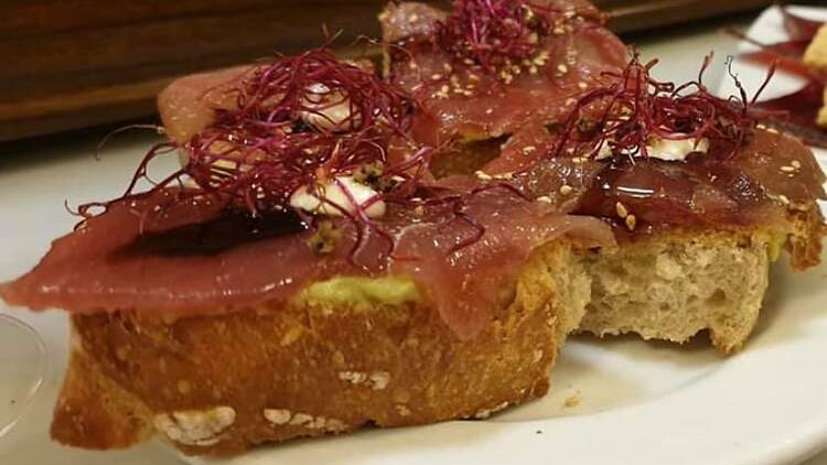 Tostas en Taberna Almería