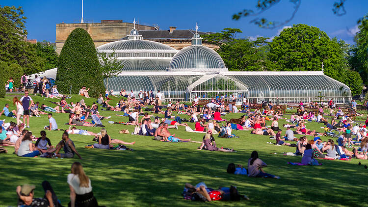 Park in Glasgow in the sunshine